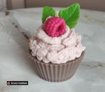 Свеча - десерт шоколадный с малиной