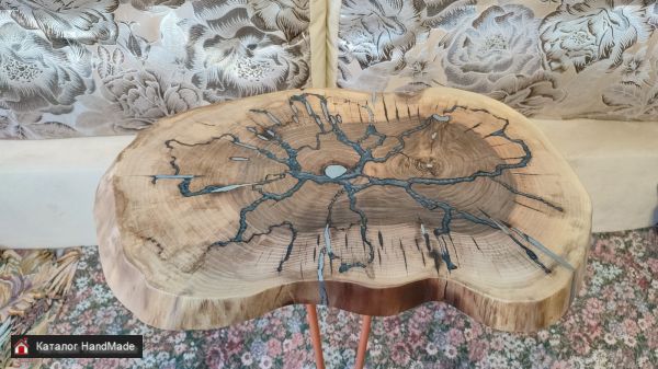 Столик прикроватный с выжжеными молниями