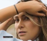 devushka-chs-chernym-brasletom (1)